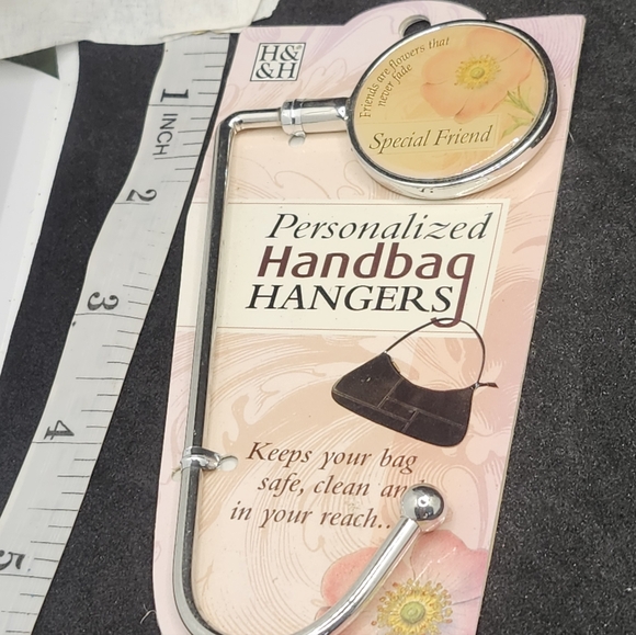 Personalized Handbag Hanger with Floral Design Special Friend - Picture 5 of 6